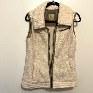 SOLD SOLDRoyal robins Sherpa vest.